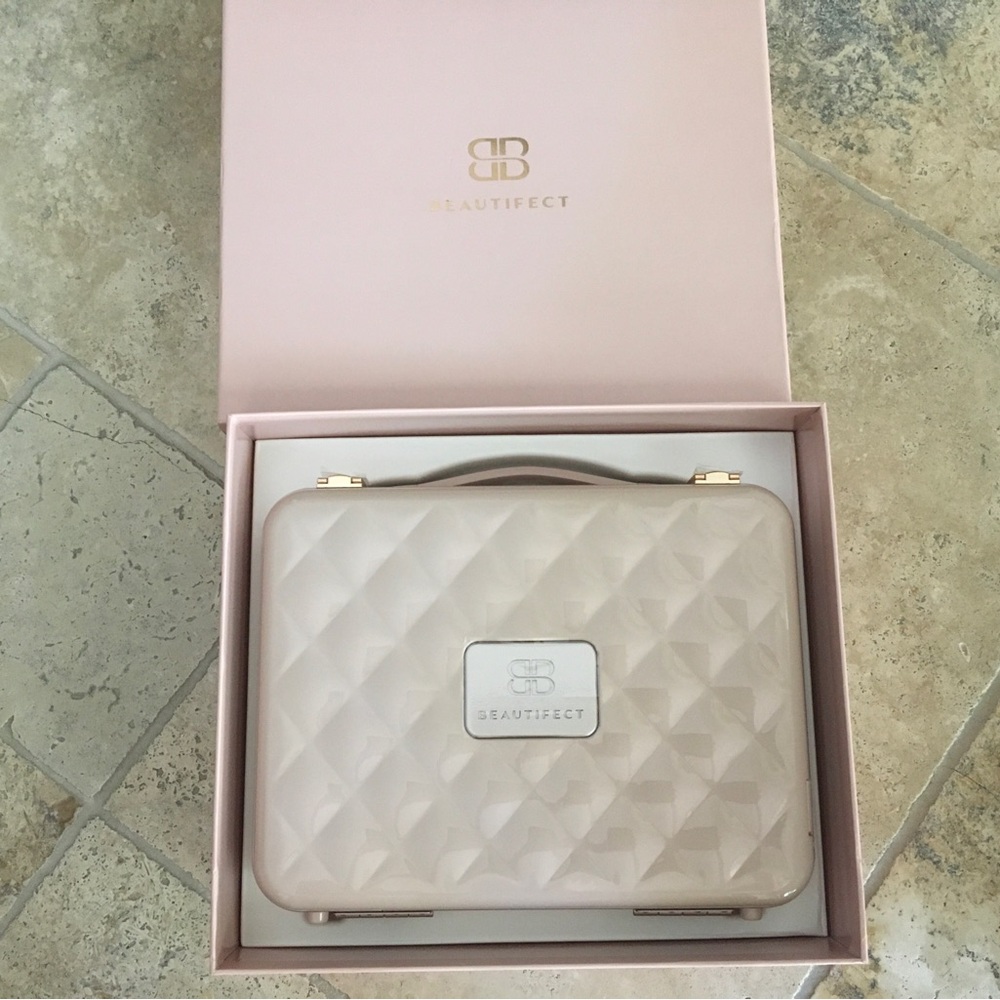 Beautifect Box nude portable illuminated makeup vanity case